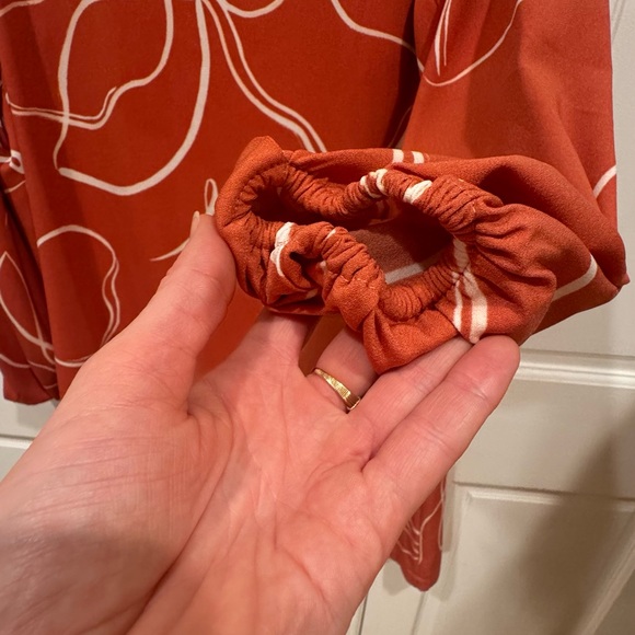 Flowy dress, white and salmon colored - Picture 3 of 5